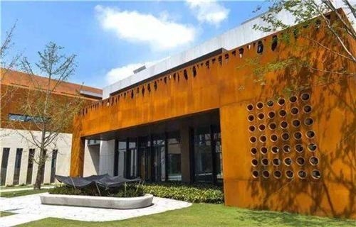 Espessura média laminada a alta temperatura superfície de sopro resistida da placa de aço